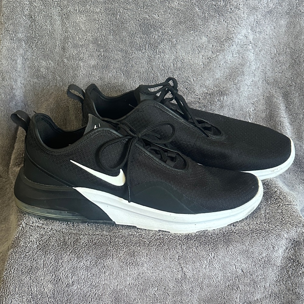 Nike Air Max Motion, Size 13